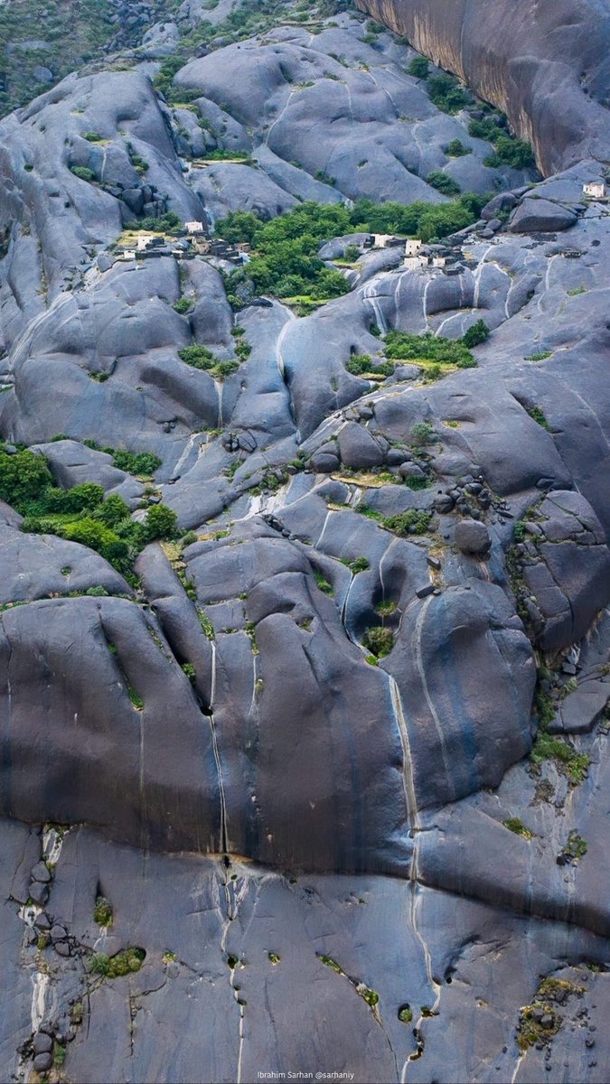 wana_visualss's tweet photo. 🇸🇦 Aseer Region, Saudi Arabia: An old village built upon massive granite rocks.

Photos by Ibrahim Sarhan https://t.co/Iil3D9VVOM