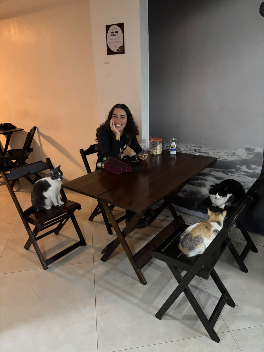 mal1gnantt's tweet photo. tomando café com minhas amigas https://t.co/Bi5xL2cUPE