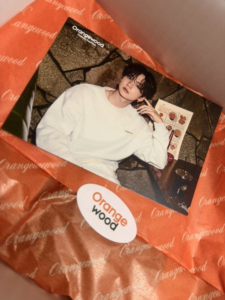 LDH3692611's tweet photo. 届きました🐷🌳🍊💞

 #吉野北人 #HOKUTO #Orangewood https://t.co/Q4BmMZJ7YO