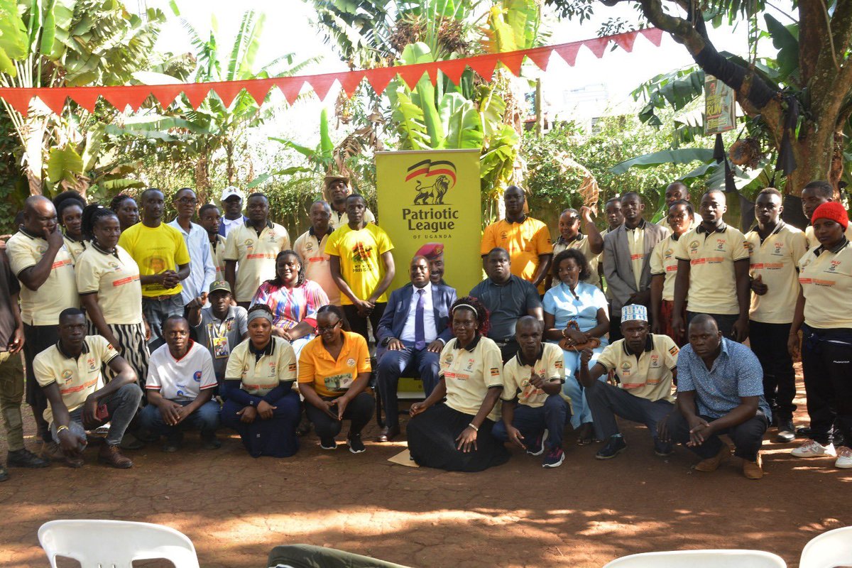 nabothmushabe1's tweet photo. This evening, PLU supporters from Kakiri in Wakiso, paid a courtesy visit to the office of the Deputy Director of Mobilizat'n, @HenryBasaliza1. They held a productive meet'g focused on strengthen'g PLU mobilizat'n strategies &amp; enhanc'g grassroots engagement in Kakiri Sub-County. https://t.co/3zGGhbrml6