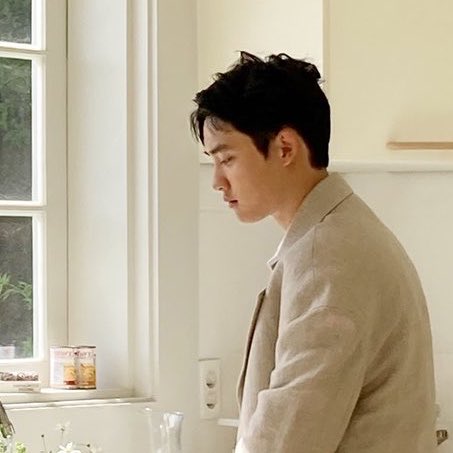 chanditrash's tweet photo. what is it with kyungsoo and filipino canned tuna and sardines 😭 https://t.co/UHibxxbPku