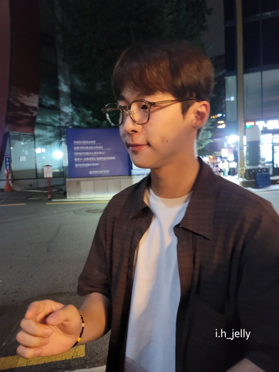 ih_jelly's tweet photo. 260826 배인혁 진짜 막찍어도 어쩜 이렇게  귀여운건지.. ..
29살아니구 29개월 아니야????

#배인혁  #baeinhyuk #배배 #배인혁행복해라 https://t.co/g4SATiGl7j