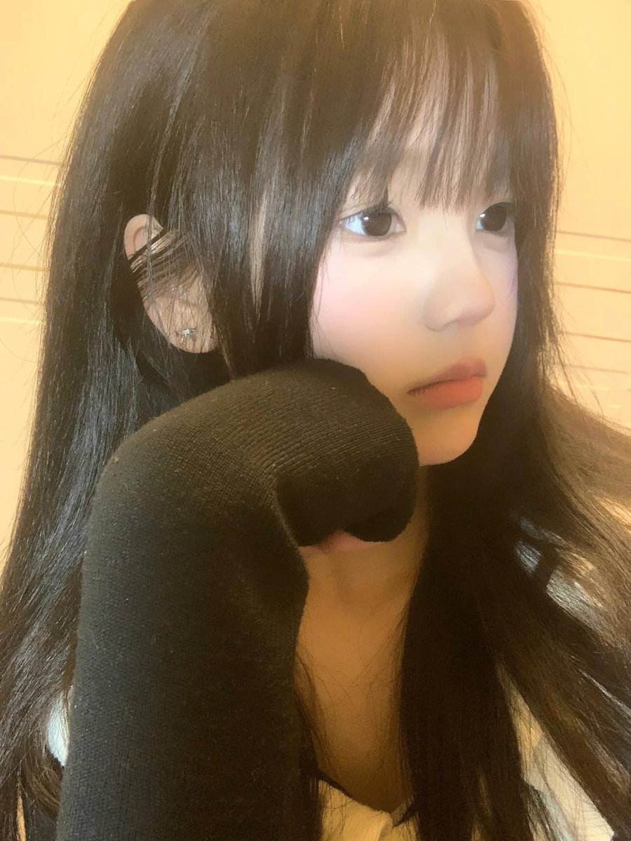 Stephanie220173's tweet photo. 马上要开学了
有人想锐评一下我自己16岁的福嘛🥺
赶紧看，我要删了…… https://t.co/AR3L4oV4jM