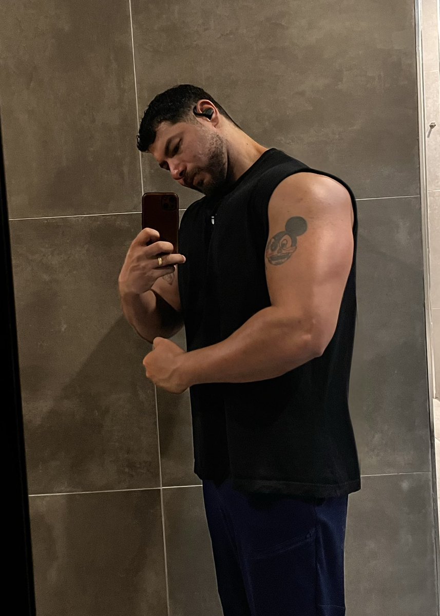 _biozzi's tweet photo. Qual a melhor skin?

Trabalhador  ou atleta? https://t.co/Q3TP1QNVEy