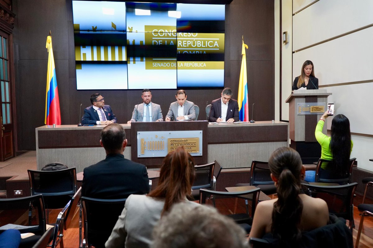 CorreaManucobe's tweet photo. Radiqué cuatro proyectos de ley para aportar a la recuperación de las zonas afectadas por la emergencia, especialmente en #Caldas, y generar nuevas oportunidades de desarrollo para nuestros territorios. 🔰✔️ https://t.co/XeVGdUY5il