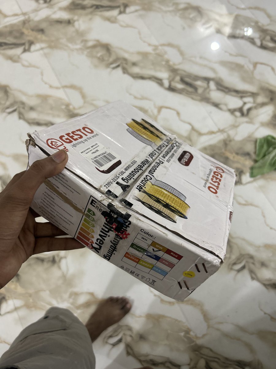 CodeWolverineYT's tweet photo. First time something like this happened to me @amazon @amazonIN @AmazonHelp , i ordered 2 things one projector and another 40mtr led strip lights and right now i am seeing that there is nothing in it, i have recorded some video, READ COMMENT FOR MORE DETAILS PART 1. https://t.co/ENeVUpStNa