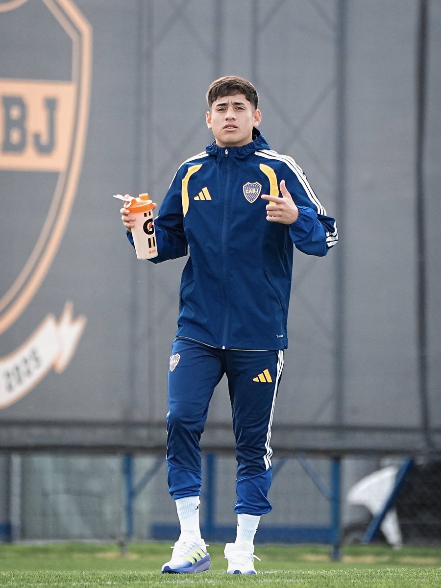 la12tuittera's tweet photo. ℹ️Informa @juliopavoni que la lesión de #Aranda (fractura del peroné) le tomará 4 meses de recuperación, por lo que su 2026 se terminó y se lo pensará para la próxima pretemporada de enero.

🙏¡Mucha fuerza, Tomi! Todo #Boca está con vos. 
💙💛💙 https://t.co/c1sX1aINiy