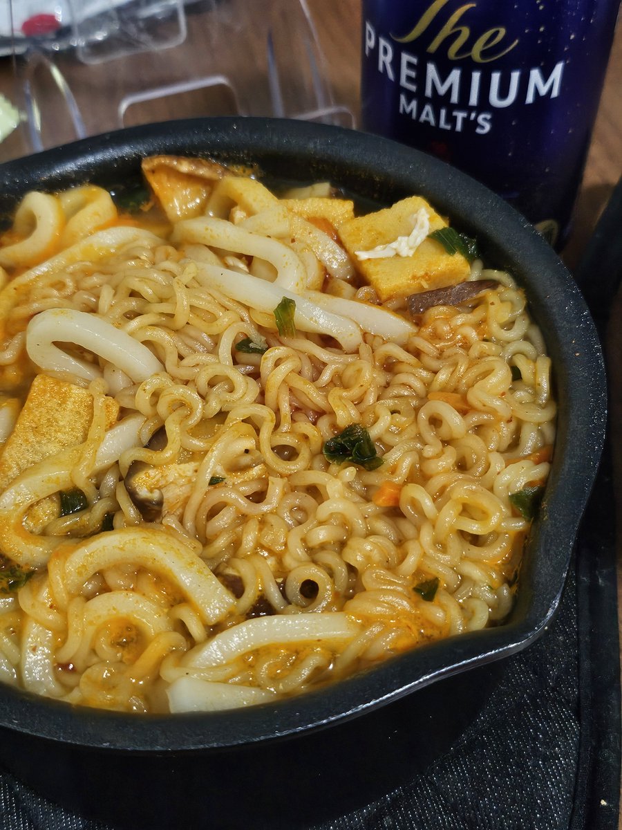 seatingdog's tweet photo. 가라아게 마파두부
라면+우동 맥주 https://t.co/zKKBXX5SN2