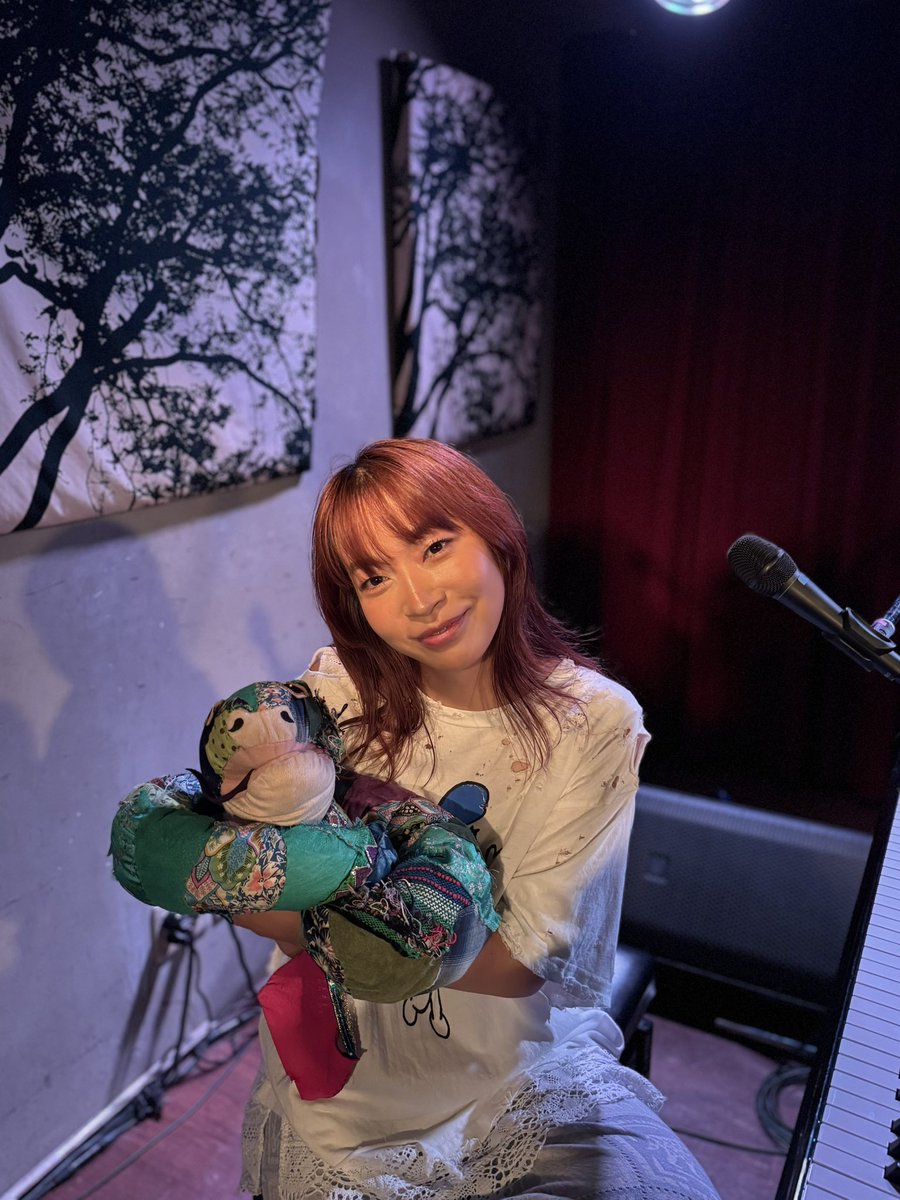 HiguchiAi_staff's tweet photo. [Thank You gee-ge.!!]

ツアー2本目🔥
ヒグチアイの歴史と共にある(と言っても過言ではない)Shibuya gee-ge.⚡🧳
お越しいただいた皆様、そしてAndareさん🎪
ありがとうございました🐍❤️‍🔥

#好きな人の好きな人
🎫https://t.co/Xo0jtiAFt7 https://t.co/8RkuF00upm