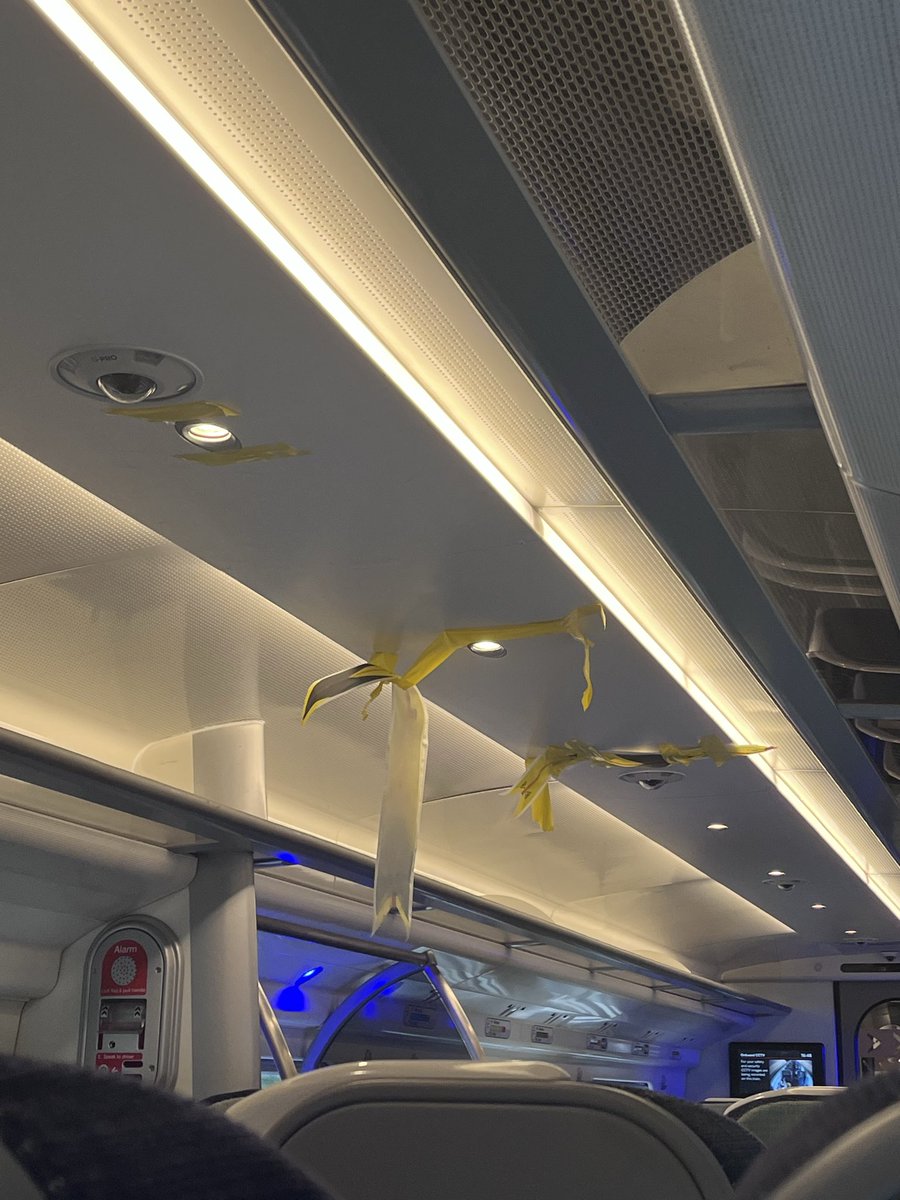 peachymotel's tweet photo. @AvantiWestCoast now leaking so badly that the giant sanitary towels that were stuck to the roof are falling off https://t.co/VTFBMSFUg1