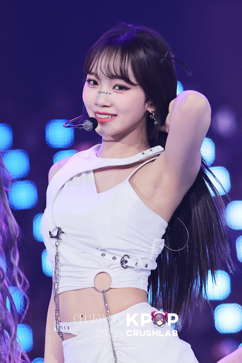 Kpopcrushlab's tweet photo. 231225 Chaewon at SBS GAYO DAEJEON

#CHAEWON #채원 #チェウォン #LESSERAFIM #르세라핌 #Kpop #4K https://t.co/lh5GUwPbQj