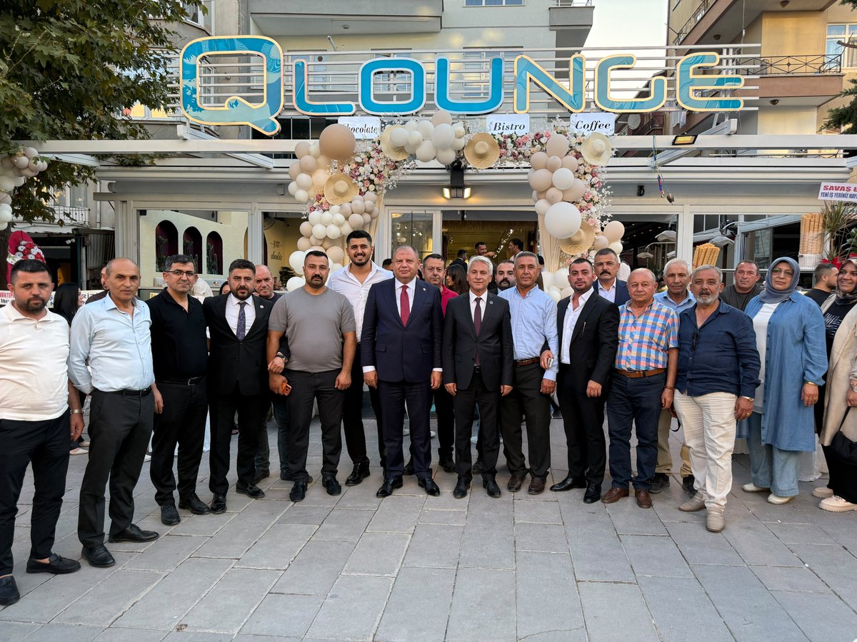 Avkthalilozturk's tweet photo. 📍 Kırıkkale

İl Başkanımız Mekki Varol ve İl Yönetim Kurulu Üyelerimizle birlikte, Nurettin Ürün kardeşimizin işletmeciliğini üstlendiği Q Lounge’ın açılışına katılarak sevincine ortak olduk.

Yeni işletmenin şehrimizin sosyal ve ticari hayatına canlılık katmasını temenni ediyor; Nurettin kardeşimize ve ekibine hayırlı, bereketli ve bol kazançlar diliyorum.