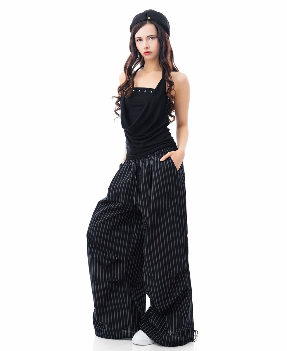 Mayya_456's tweet photo. White top, baggy stripes, and fur hat on ✨
Keeping it simple but making it fashion
#SoftAesthetic #BaggyPants #CorsetTop #FurHat #MinimalStyle #OOTD #AestheticFashion #CleanLook #StyleInspo #ThatGirl https://t.co/DzKggpW55T