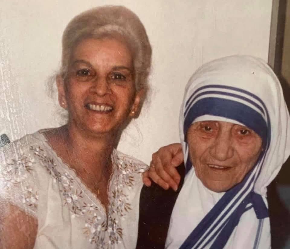 Robertrob82942's tweet photo. Mum’s anniversary today. Passed away on her best friend’s birthday..Mother Teresa https://t.co/yOhXXWQKpI