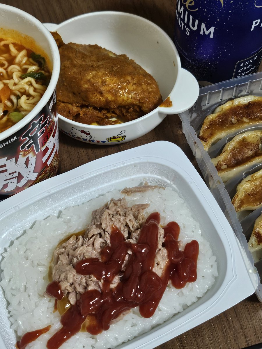 seatingdog's tweet photo. 간장계란참치밥 만두 닭가슴살 컵라면 맥주 https://t.co/1TNhVFPIoR