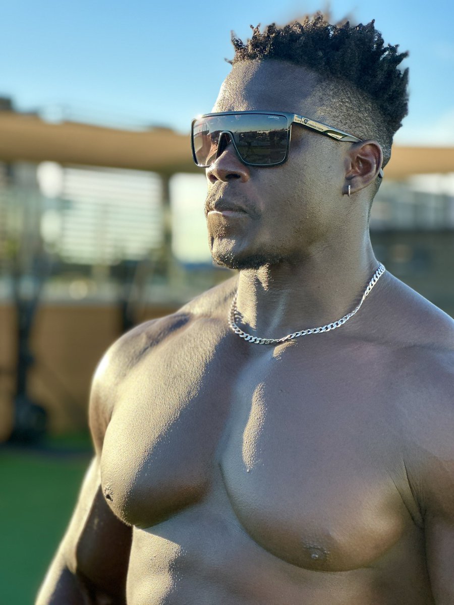 kingraulfitness's tweet photo. I was lost but the gym found me. So please don’t judge me for being appreciative and loyal to the gym😎💪🏿🔥❤️💯.

 #nature #sunshine #healthy #body #love #beauty #peace #happiness #fitness #gym #motivation #bodybuilding #muscle  #fitnessmodel #photography #viral #explorepage✨ https://t.co/Xu9gskdAJb