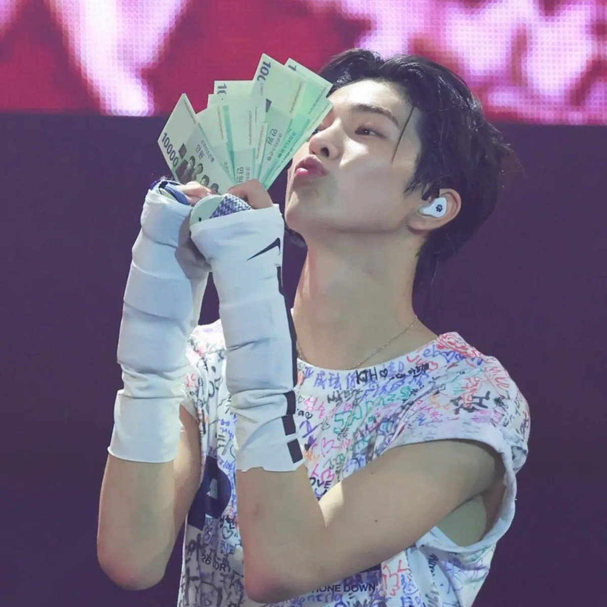 hnkive's tweet photo. bts tour
cortis tour
now txt tour...

moa, army, coer                    bighit https://t.co/1xlljym0WA
