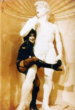 TheCinesthetic's tweet photo. Tim Curry on the set of The Rocky Horror Picture Show, photographed by Mick Rock. 🖤🎭 https://t.co/UxdxpM01t6