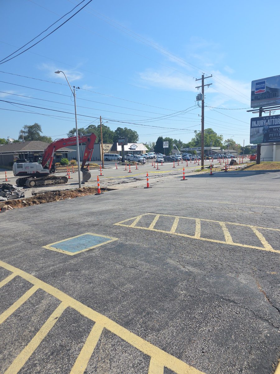 360_AutoService's tweet photo. UPDATE! 🚧🚨 The WEST entrance is now open at our second Joplin location, 360 Transmission &amp; Drivetrain, located at 2620 E. 7th Street! The EAST entrance is currently blocked. #Construction #SupportLocal #360TransmissionandDrivetrain 

https://t.co/4mT2JnfShk https://t.co/qJKDhUoOUK