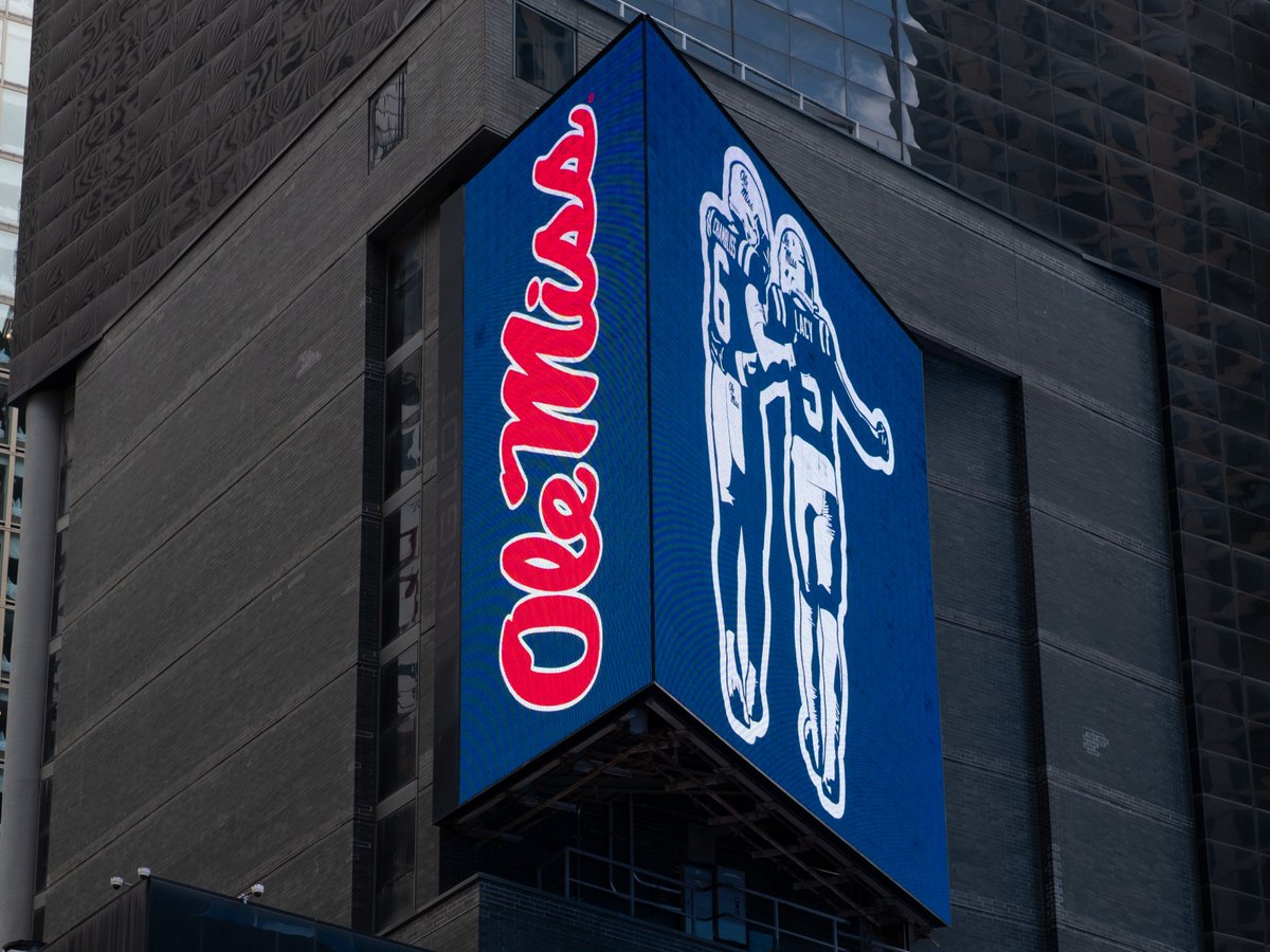 OleMissFB's tweet photo. Calling all NYC Rebs 🗣️ 

Take a picture of yourself in Times Square with the hashtag #H6I5MEN, and we’ll select random winners to receive a H6I5MEN promo package!

#H6I5MEN x #HottyToddy https://t.co/APwJpKF0yZ