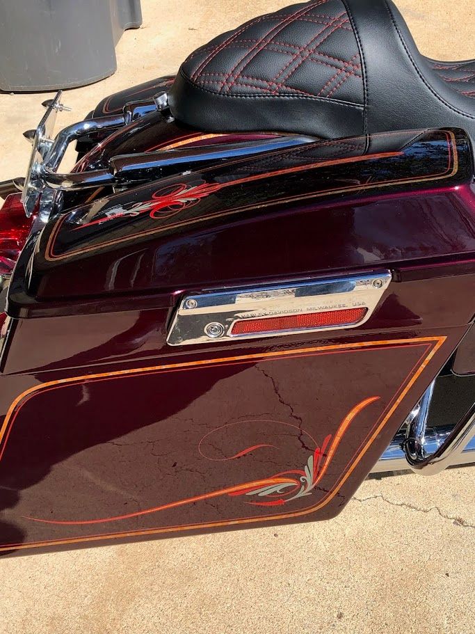 azpinstriper's tweet photo. Custom hand-painted motorcycle fenders and tanks! 35 years of expert craft in Phoenix. Explore more at https://t.co/QRLH5FF9nZ #Pinstriping #Motorcycle https://t.co/umtipFGXDw