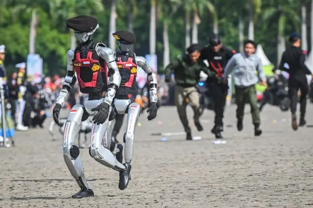 KukuhMujiono's tweet photo. di mana robot-robot ini? Indonesia butuh kalian nih https://t.co/uusZW4OObF