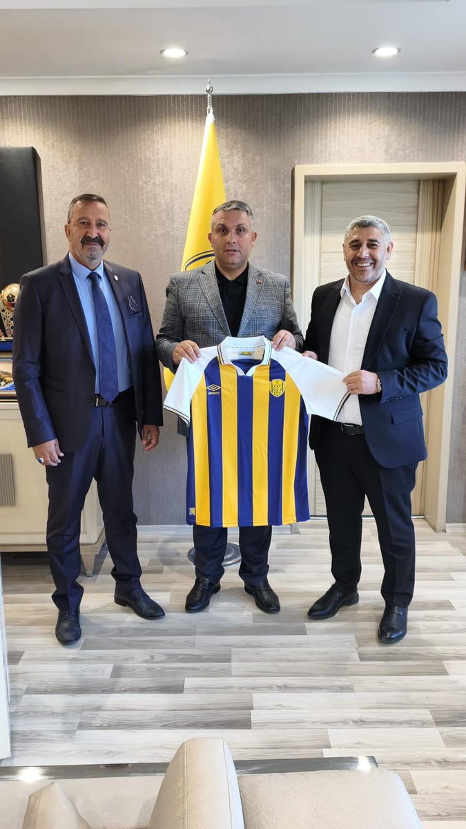 Ankaragucu's tweet photo. MKE Ankaragücümüz ile Karalar İnşaat arasında, formamızın sağ kol sponsorluğu kapsamında önemli bir iş birliği gerçekleştirilmiştir.

Bu değerli iş birliğinin camiamıza ve Karalar İnşaat ailesine hayırlı olmasını diliyor; kulübümüze verdiği destek ve gösterdiği güven için Karalar İnşaat Yönetim Kurulu Başkanı Sayın Hacı Kara’ya teşekkür ediyoruz.

Sarı-lacivert sevdamız, güçlü iş birlikleriyle büyüyor.

Birlikte daha güçlü, birlikte daha ileri!

MKE Ankaragücü Kulübü