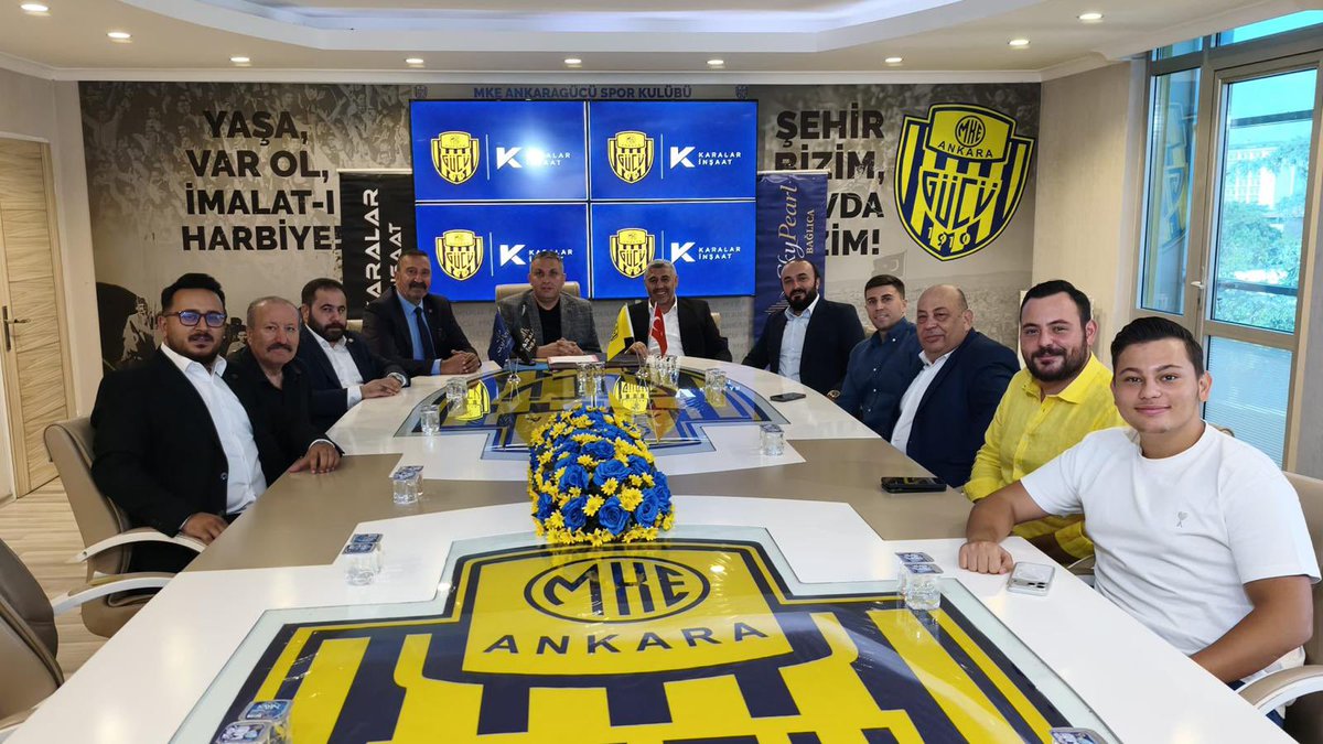 Ankaragucu's tweet photo. MKE Ankaragücümüz ile Karalar İnşaat arasında, formamızın sağ kol sponsorluğu kapsamında önemli bir iş birliği gerçekleştirilmiştir.

Bu değerli iş birliğinin camiamıza ve Karalar İnşaat ailesine hayırlı olmasını diliyor; kulübümüze verdiği destek ve gösterdiği güven için Karalar İnşaat Yönetim Kurulu Başkanı Sayın Hacı Kara’ya teşekkür ediyoruz.

Sarı-lacivert sevdamız, güçlü iş birlikleriyle büyüyor.

Birlikte daha güçlü, birlikte daha ileri!

MKE Ankaragücü Kulübü