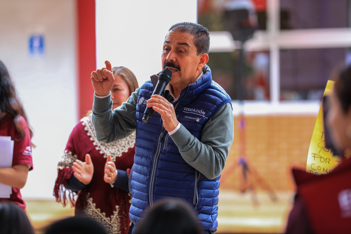 Conalep_Edomex's tweet photo. 🎉🏫 ¡En Villa del Carbón crece la #ManadaCONALEP! 🐺

El Srio. Miguel Ángel Hernández Espejel entregó 2 nuevos edificios, equipados y amueblados, dando un gran paso para que las juventudes de Loma Alta cuenten con mejores espacios para aprender, crecer y construir su futuro 💪📚 https://t.co/FhQD2JpDas