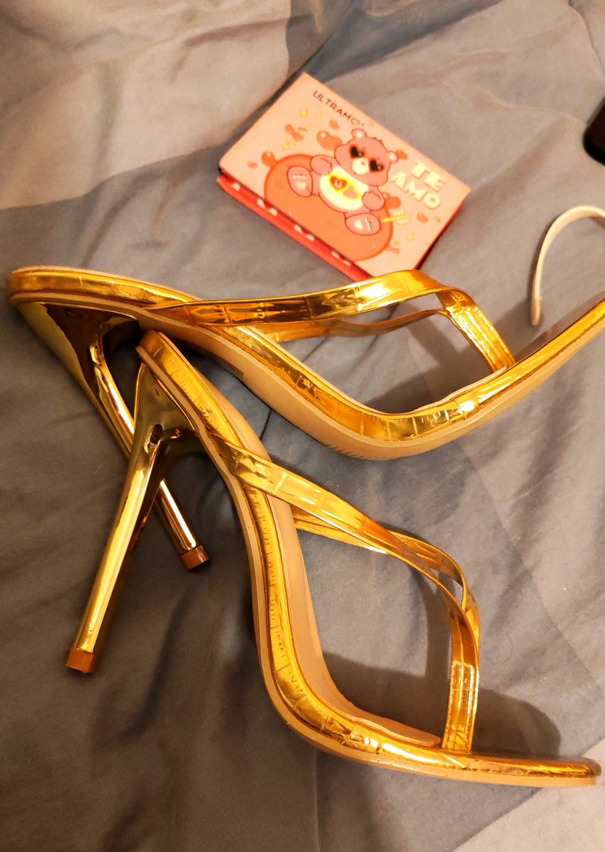 Kenyaheeu's tweet photo. Me encantan los tacones! 🔥 https://t.co/oIEBzOsr5D