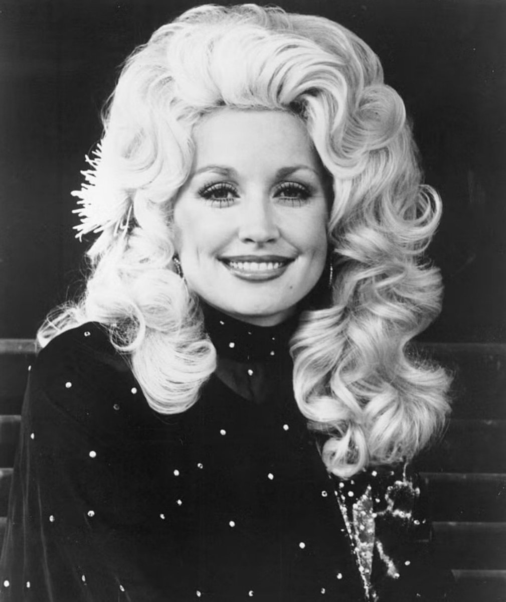 MileyCyrus's tweet photo. The feeling of losing my Aunt Dolly is beyond what feels right to share. Our most sacred moments were private and they’ll stay there behind the stage, beneath the glamour & between our hearts.

What I KNOW is Dolly would want me to feel it, write a song about it, and then continue on and be strong. I have an angel by my side. I always have. One of our last conversations was about music and metamorphosis. 🦋

I will always love her and want to make her proud. My heart breaks for the world, her family and friends who will miss her deeply. We’re in this loss together and we will see her in all of the most beautiful things. 💖 @dollyparton