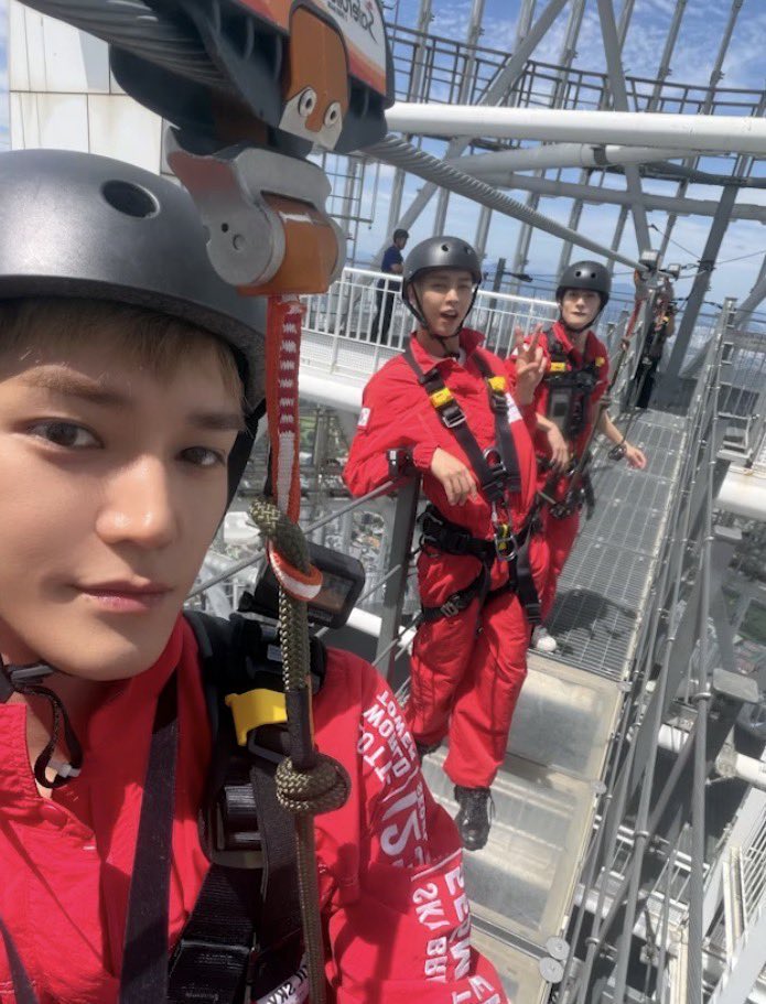 jhhuajaityeiei's tweet photo. dad core:                        mom core: https://t.co/w22SdMOQWF