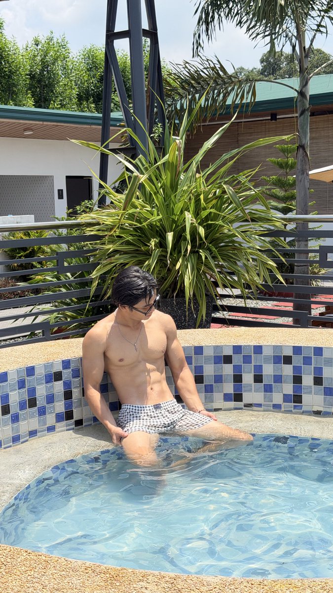 jhazthinegwapo's tweet photo. Ang mag repost may libreng subo https://t.co/JfZ7y5m7b7