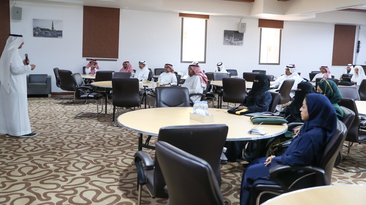 taibahu's tweet photo. #جامعة_طيبة تختتم اليوم 
دورة «تدريب المدربين» ضمن
مبادرة «نسيج» التي ينفذها 
مركز الملك عبدالعزيز للتواصل الحضاري
@KACCCsa 
وقدّمها د. خالد بن محمد البديوي 
مدير فرع المركز بالمنطقة الشرقية
خلال الفترة 24–26 أغسطس 2026م.
وتهدف الدورة إلى تأهيل مدربين
لتنفيذ برامج المبادرة
وتعزيز قيم التلاحم والتعايش 
والتواصل الحضاري والوعي الوطني.