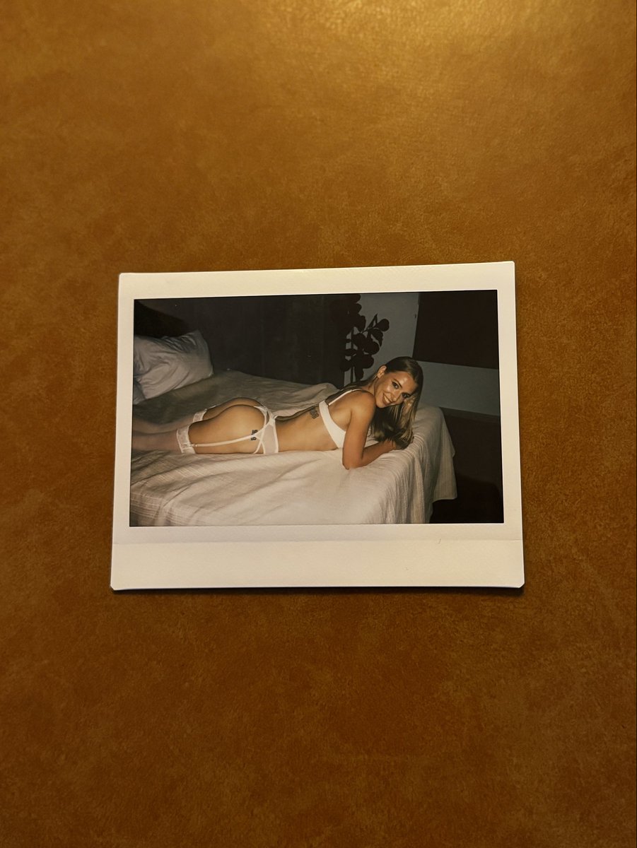 raven_may02's tweet photo. Awww @artbypierree takes fire Polaroids 😍 https://t.co/Z4fykVJb6d