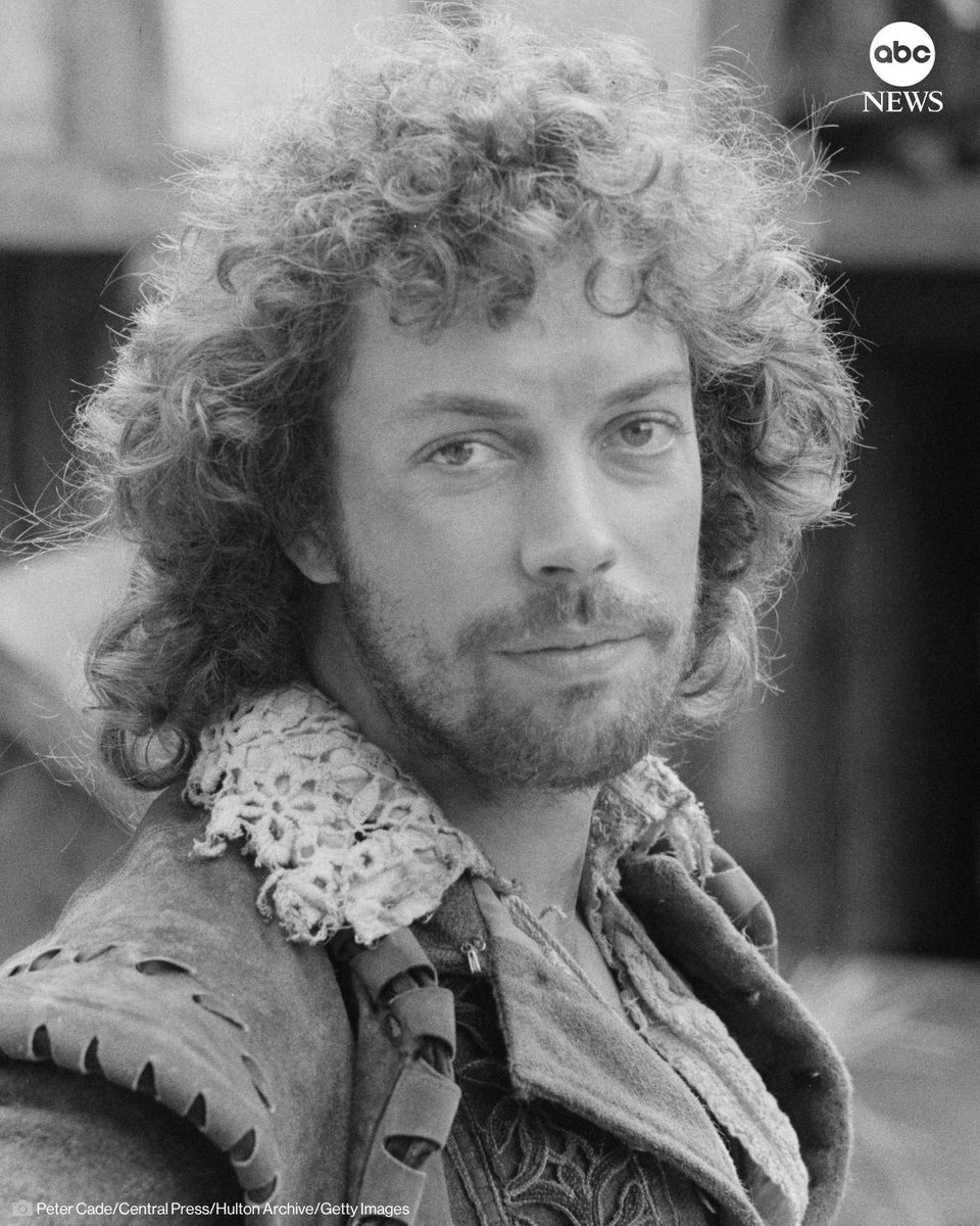 ABC's tweet photo. Tim Curry, the British actor known for scene-stealing roles in cult classics and blockbusters ranging from "The Rocky Horror Picture Show" to "Home Alone 2: Lost in New York," has died, his publisher at Grand Central confirmed. He was 80.

https://t.co/Pk69bNbBHU https://t.co/u8fXpPziTn