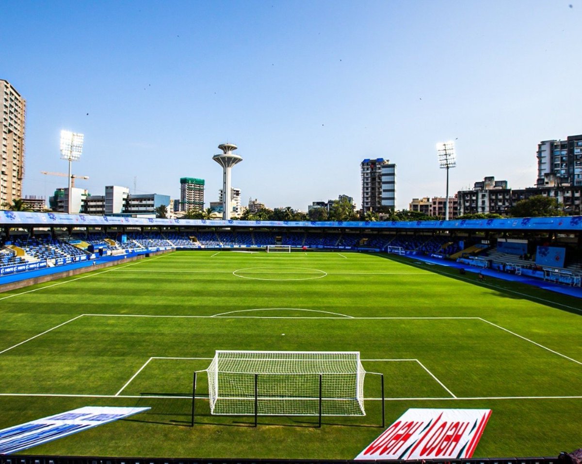 rashhiye's tweet photo. Mumbai City FC facing a massive 250% rent hike at MFA (₹35L/match now) 🚨
​Backlash grows as opposition slams the BMC for killing local football to host money-making corporate events instead. First Bandra, now Andheri.
​#MumbaiCityFC #IndianFootball #Mumbai https://t.co/JynoW1Wcqw