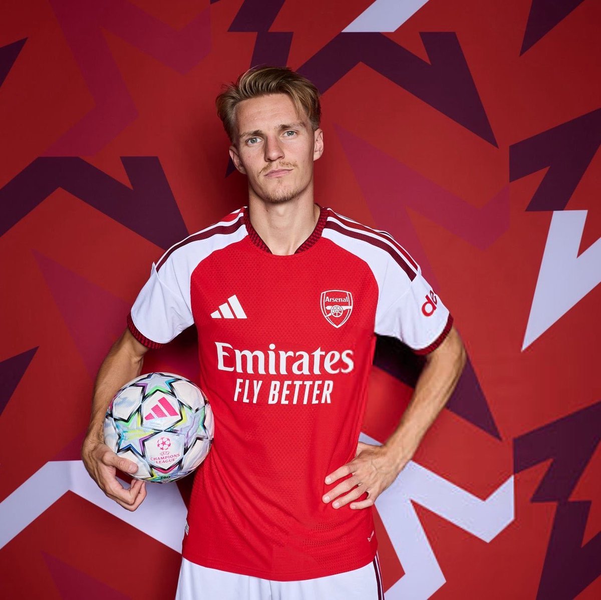 Arsenal_FRA's tweet photo. 🗳️ Tirage au sort de la phase de groupe de LDC demain.

Arsenal est pot 1 (sur 4). Pour rappel, on jouera 2 matchs par pot, un à domicile et un à l’extérieur. 

L’an dernier, Arsenal est la seule équipe de l’histoire de la compétition à avoir gagné ses 8 matchs. Bis repetita ? https://t.co/CbUQvHaecN
