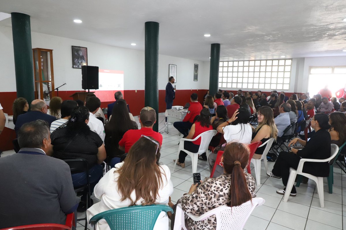 PRIGTO's tweet photo. Casa llena en el PRI Uriangato con la plática “¿Qué es ser un defensor de México? de @Eduardocarbajal l
#PRIGto recorriendo el Estado.
Trabajo y unidad siempre. https://t.co/wRoZGUc7iw