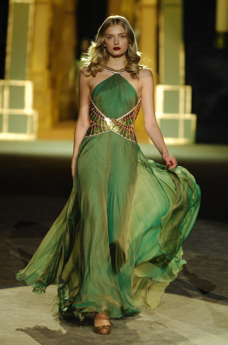 ziniyacouture's tweet photo. Lily Donaldson in Roberto Cavalli FW 2007 https://t.co/BoWa18SkK2