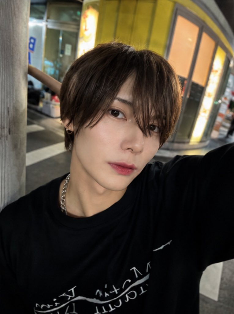 ayumu_sub_'s tweet photo. 自撮りの距離感未だに分かってない🙃 https://t.co/CJ0JMEZNQ4