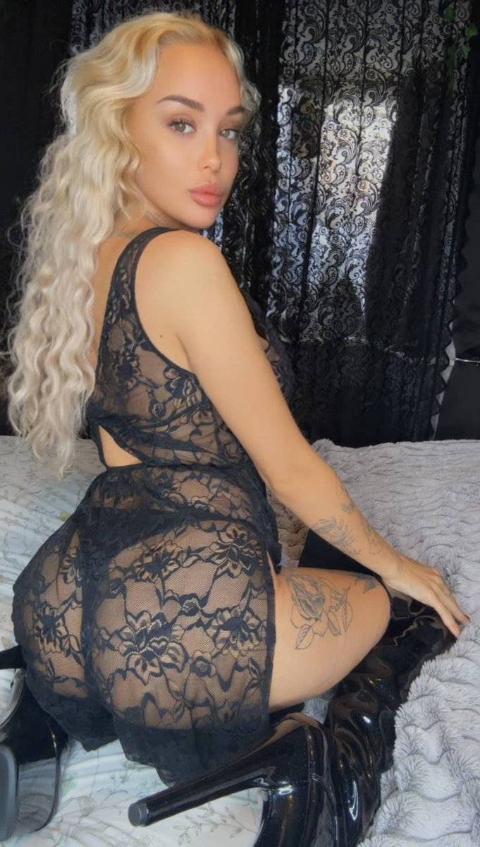 LatexTemptress's tweet photo. Curves like this deserve attention.
RT if Goddess has you hooked. 🖤 https://t.co/ZPAPY989gx