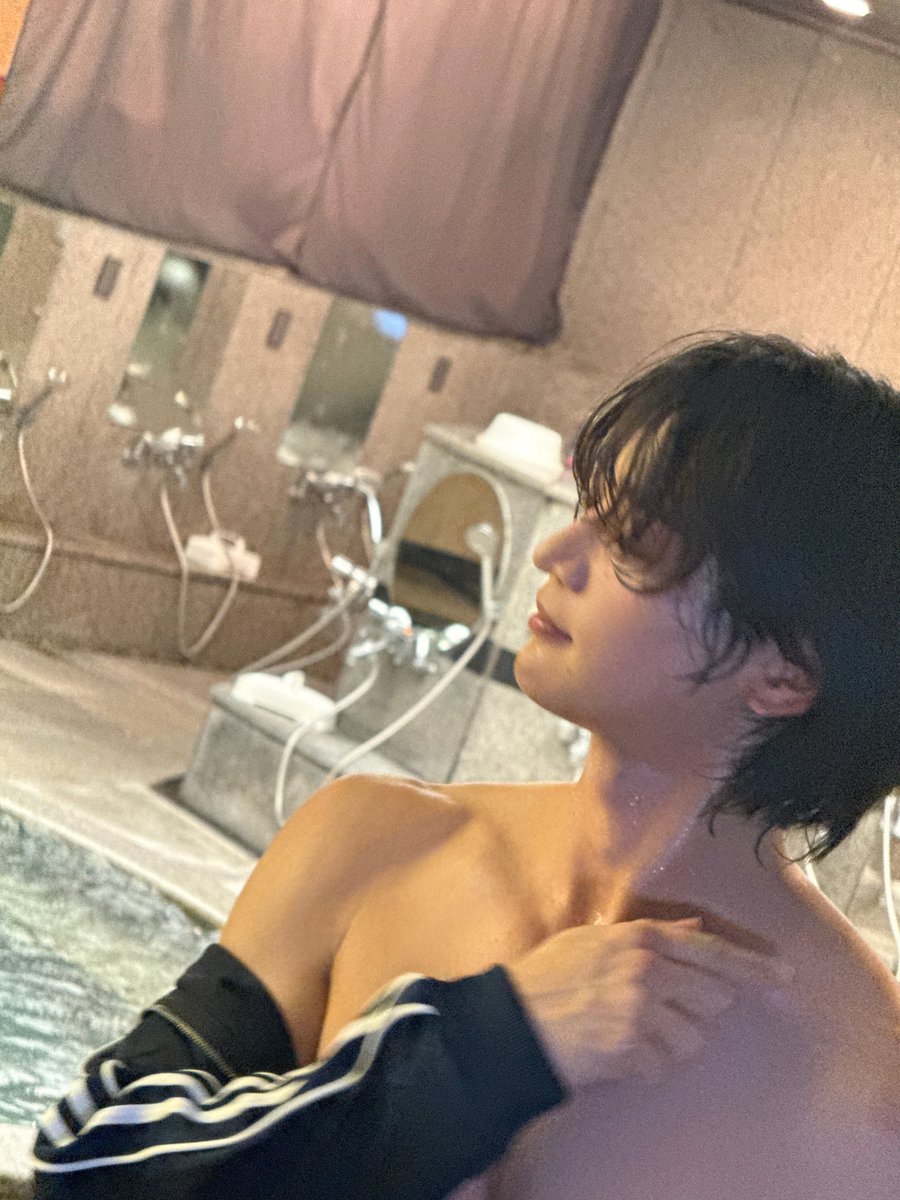 kpf_2min_'s tweet photo. こういう質感(?)大好きなんだけど伝わるかな…😖❤️‍🔥
ピントがバッチリあったお顔とか正面からの写真ももちろん大好きなんだけどねっ！見えそうで見えない？雰囲気だけ掴める…？そういう質感にキュン🫰🏻
(早く寝てください) https://t.co/zGvq3JO1rA