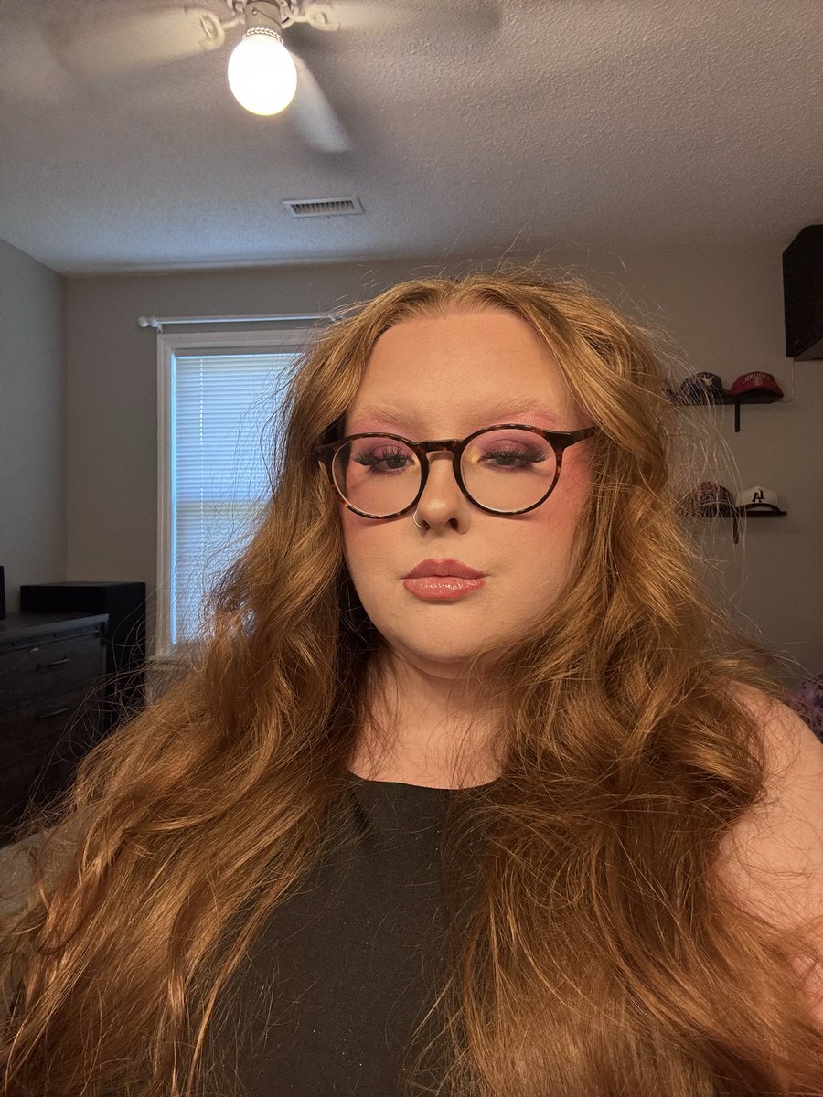_frecklesxoxo's tweet photo. Guess who’s back and better than ever https://t.co/8BAb91wUoL