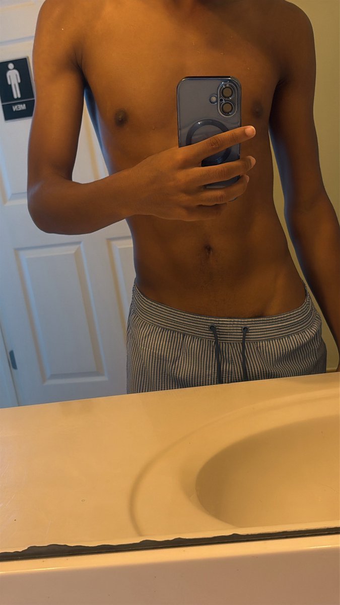 xfacelessboyx's tweet photo. I love when I get my tan lines 🥵🩲#CHUDAİ dm 4 #menu #content https://t.co/pYqLiEmGgA