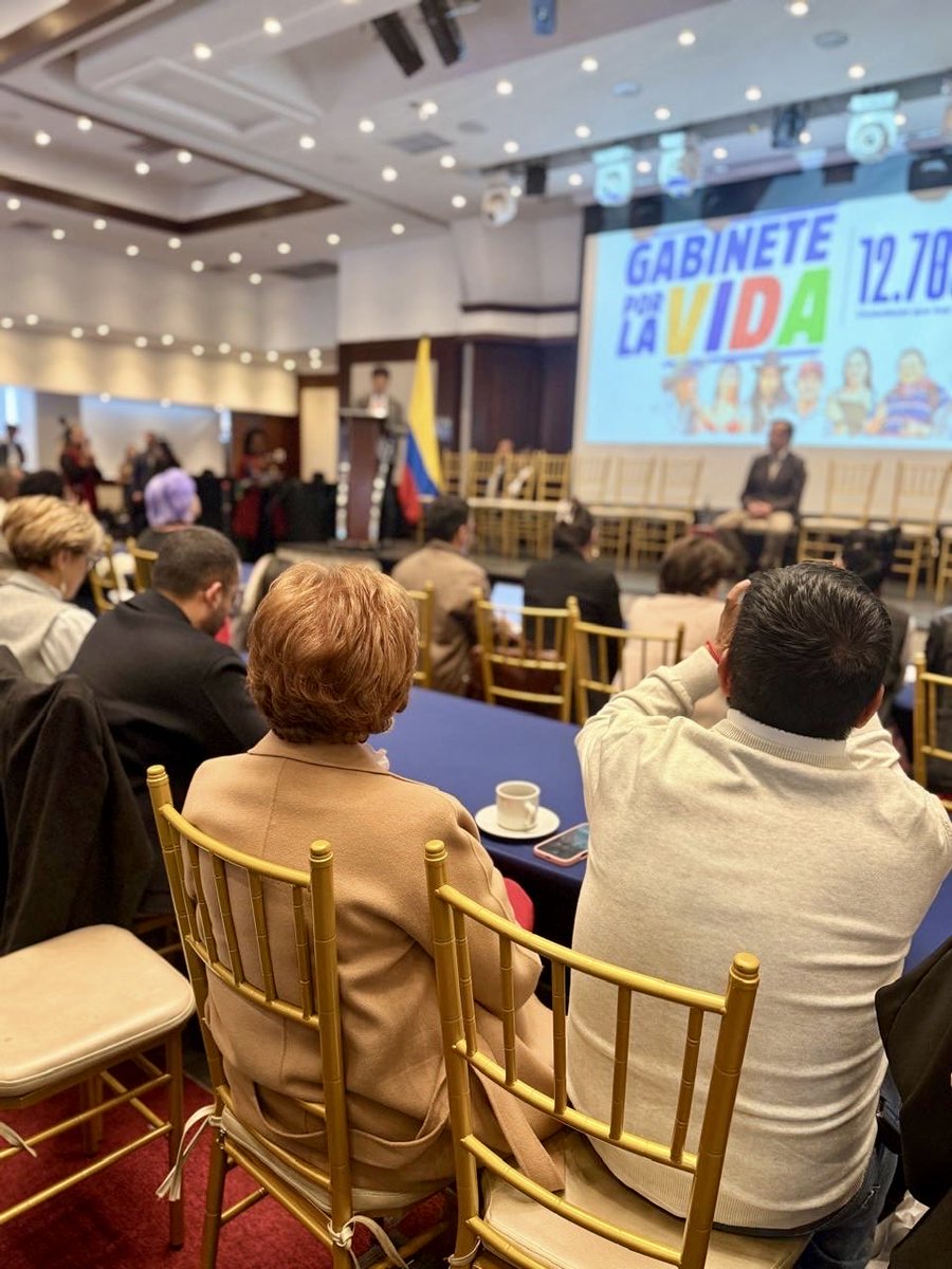 JahelUp's tweet photo. ¡Más de 12 millones de colombianos y colombianas que votamos por la vida, seguiremos luchando por los derechos del pueblo!🇨🇴 Hoy acompañamos el lanzamiento del Gabinete por la Vida, un equipo con la experiencia y legitimidad para defender las reformas sociales y hacer oposición al Gobierno de Abelardo De La Espriella. ¡Somos una sola fuerza! @petrogustavo @IvanCepedaCast