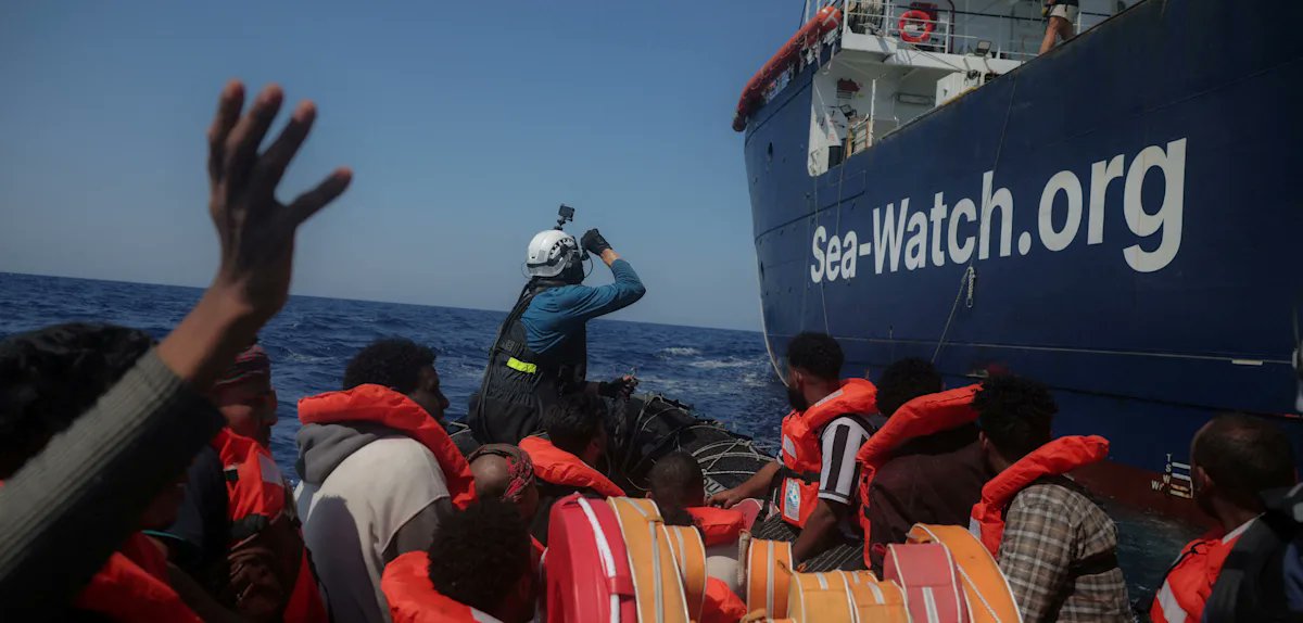 e_munich's tweet photo. Die an Hochverrat grenzende deutsche Migrationspolitik vollständig entlarven.
''Deutschland hat kein Recht, uns auch nur einen einzigen illegalen Einwanderer zurückzuschicken, solange deutsche NGO-Schiffe im Mittelmeer unterwegs sind, um Tausende illegaler Einwanderer in Italien und Europa an Land zu bringen.“ (O-Ton Salvini).
''Dass diese kriminellen Vereinigungen auch noch mit deutschem Steuergeld gefördert werden, zeigt die ganze Doppelzüngigkeit der Migrationspolitik der Union. Offiziell beschließt man Reformen – die allerdings, da sie die Hauptherkunftsländer auslassen, sowieso ineffizient bleiben – und stellt diese ins Schaufenster. Hinter den Vorhängen aber unterlässt man es, Organisationen wie Sea-Watch und ähnliche Gruppierungen zu zerschlagen.
So bleibt es dabei: Die Union will nur die Außenseite einer restriktiveren Migrationspolitik vorspiegeln, unterlässt aber tatsächlich alles, was nottäte, um wirklich effektive Restriktionen durchzusetzen.“
(O-Ton Curio, AfD).
Ich ergänze: Wie gewohnt, schiebt man vor Landtagswahlen mal wieder 20 #Afghanen ab, die danach durch die Hintertür wieder zurückkehren.
https://t.co/q3mm7hqhTH
#Baerbock #Ukraine #Zuckersteuer #Briefwahl #Campact #NATO #Trump #Merz #Klingbeil