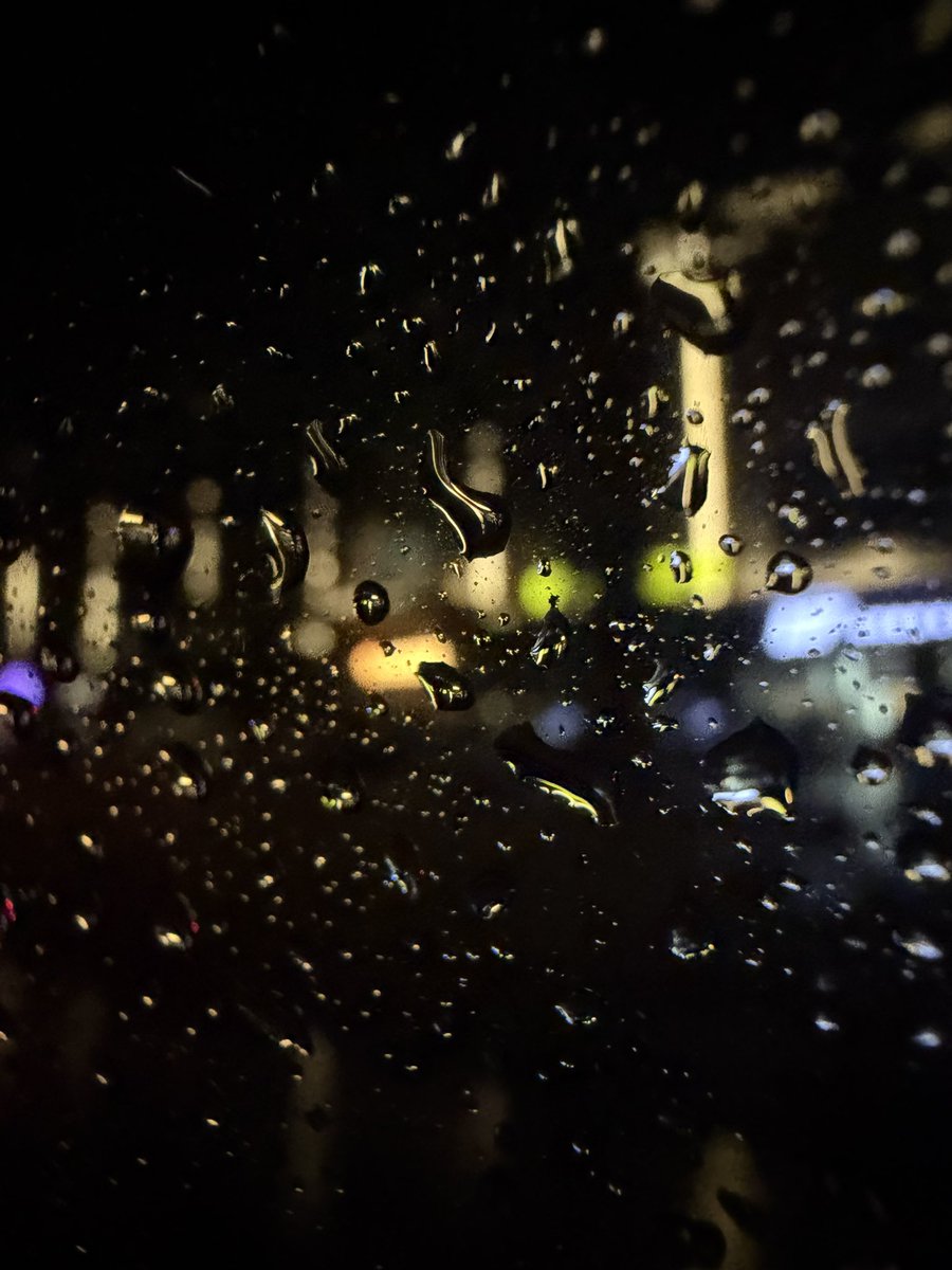 fibre_wy's tweet photo. 雨 
是的 https://t.co/ilyKsNH4Ig
