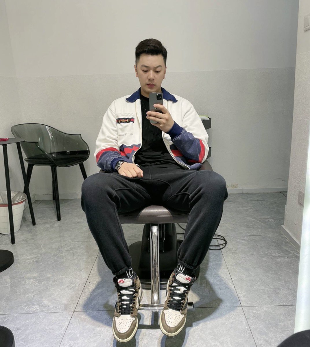 Heheqp7's tweet photo. 帅直男半夜发骚 狠不能穿过屏幕来插我这个骚逼 #直男 #爷们 #肌肉 #人夫 #帅哥 https://t.co/BC0MUOCzpU