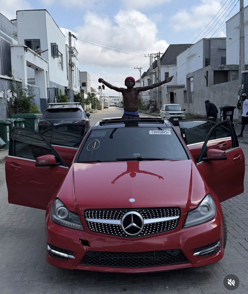 TheDamiForeign's tweet photo. Omo! Kolu just bought a Mercedes Benz worth 800m naira😳😩 https://t.co/RcGXLls1us